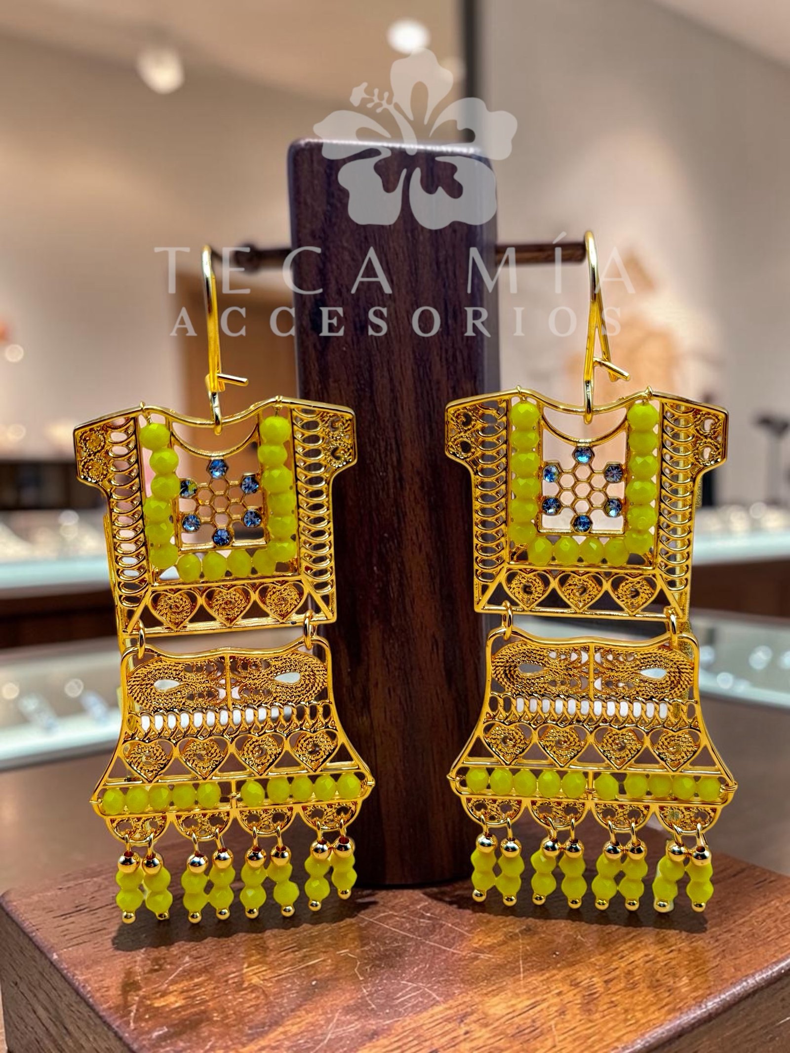 Arete traje piedras amarillo